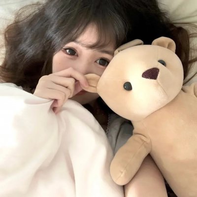 在拥挤的房间拥抱